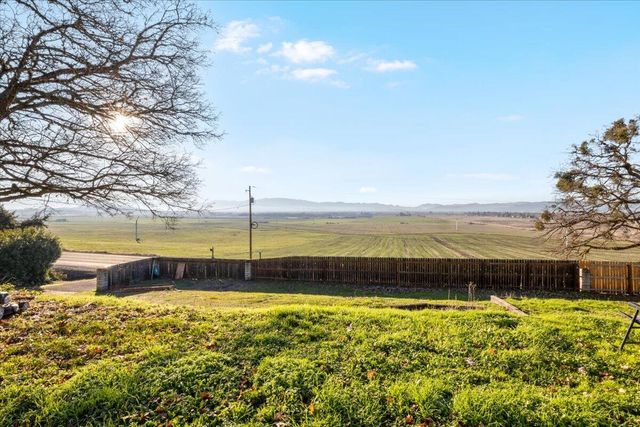 5942 Foothill Road, Central Point, OR 97502