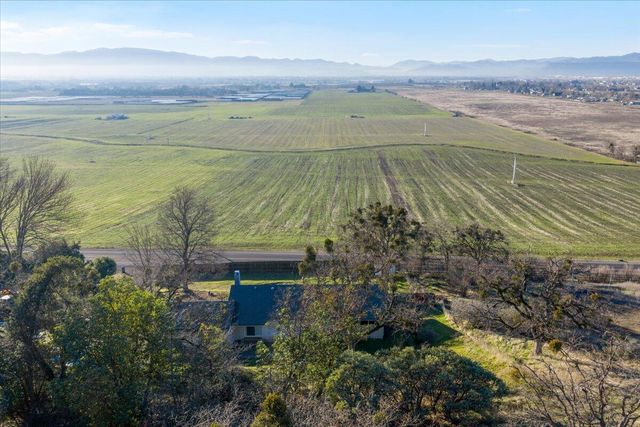 5942 Foothill Road, Central Point, OR 97502