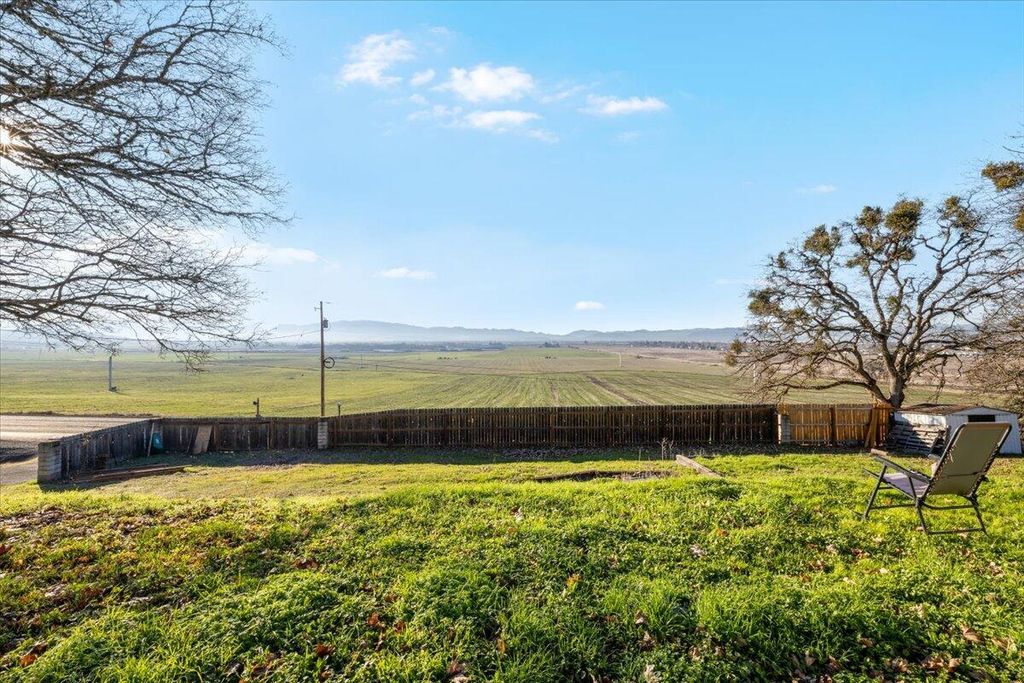 5942 Foothill Road, Central Point, OR 97502