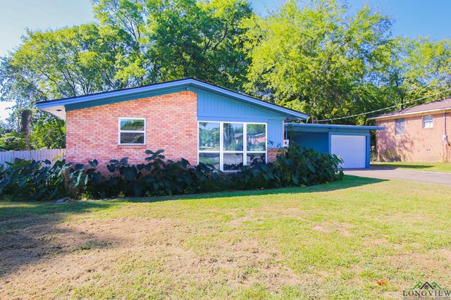 912 Glencrest Ln., Longview, TX 75601