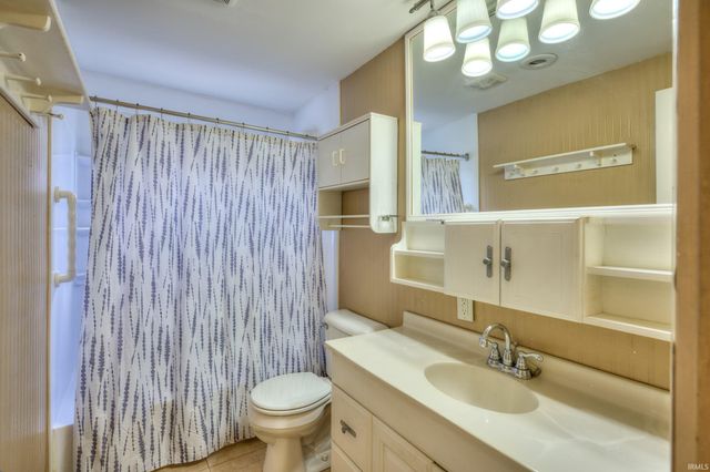 1728 Winston Drive, South Bend, IN 46635