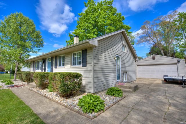 1728 Winston Drive, South Bend, IN 46635