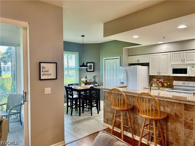 8076 Queen Palm LN 412, Fort Myers, FL 33966