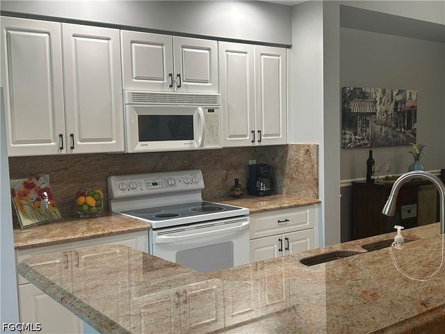 8076 Queen Palm LN 412, Fort Myers, FL 33966