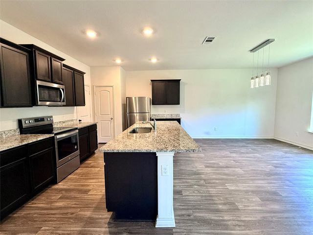 109 Sunnymeade LN, Jarrell, TX 76537