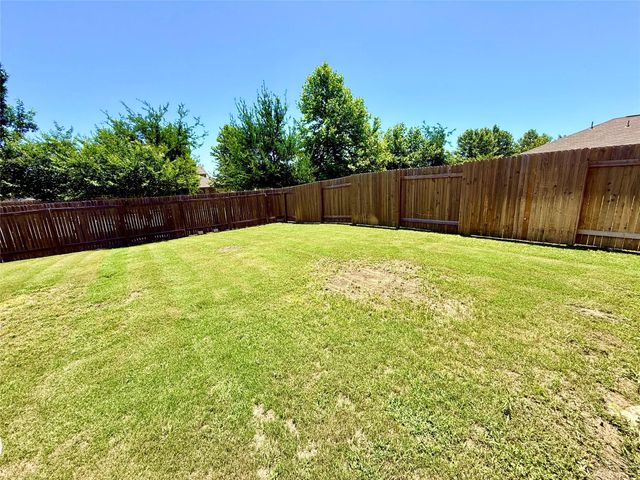 109 Sunnymeade LN, Jarrell, TX 76537