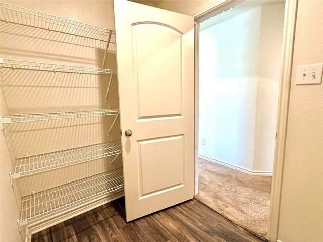 109 Sunnymeade LN, Jarrell, TX 76537