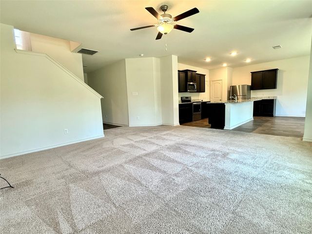 109 Sunnymeade LN, Jarrell, TX 76537