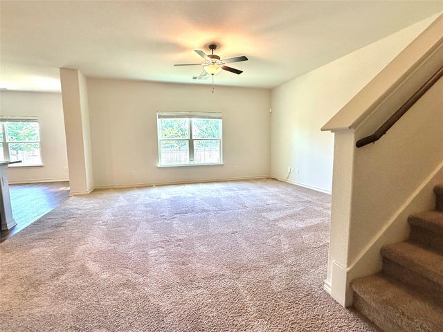 109 Sunnymeade LN, Jarrell, TX 76537