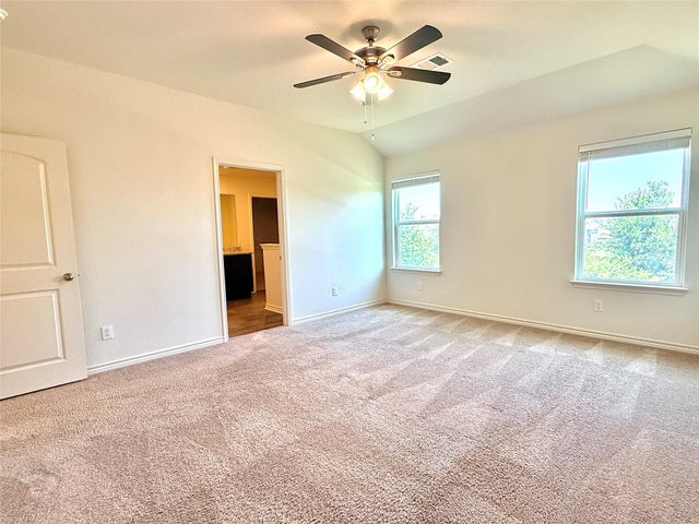 109 Sunnymeade LN, Jarrell, TX 76537