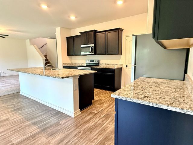 109 Sunnymeade LN, Jarrell, TX 76537