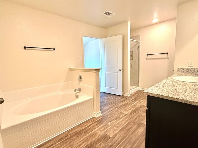 109 Sunnymeade LN, Jarrell, TX 76537