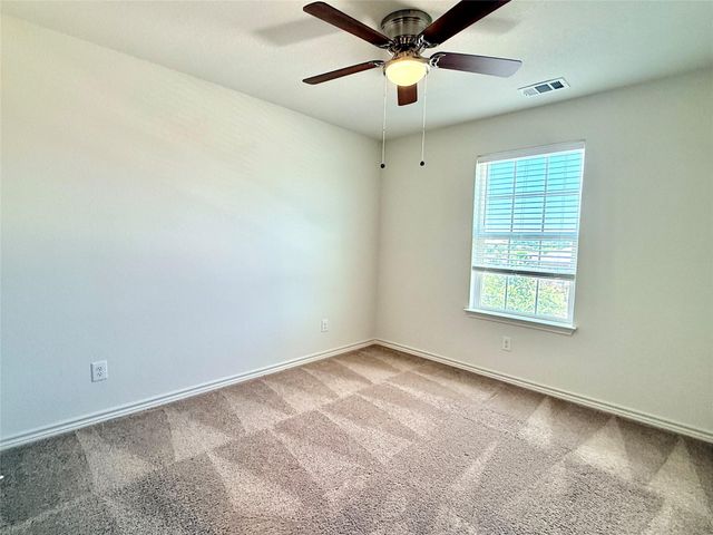 109 Sunnymeade LN, Jarrell, TX 76537