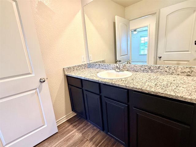 109 Sunnymeade LN, Jarrell, TX 76537
