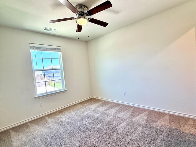 109 Sunnymeade LN, Jarrell, TX 76537