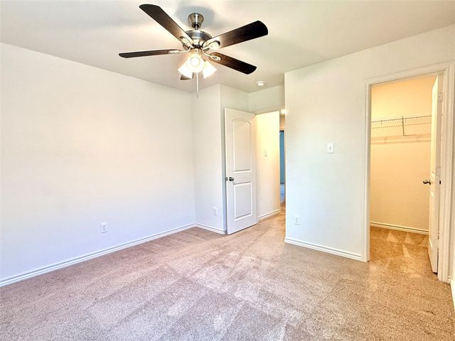 109 Sunnymeade LN, Jarrell, TX 76537