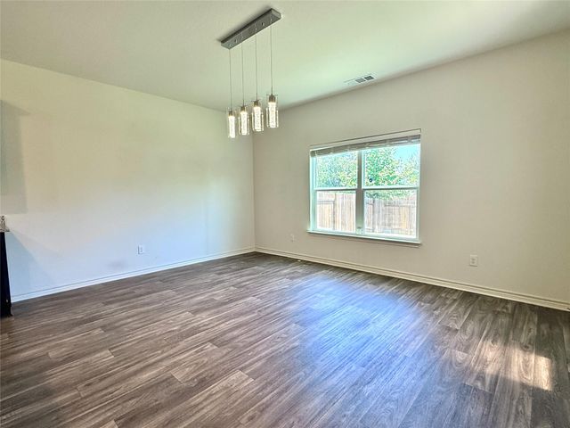 109 Sunnymeade LN, Jarrell, TX 76537