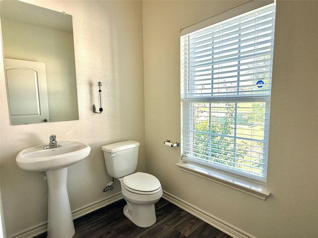 109 Sunnymeade LN, Jarrell, TX 76537