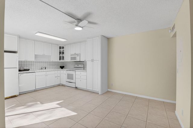 3002 San Clara Drive 6-B, Delray Beach, FL 33445