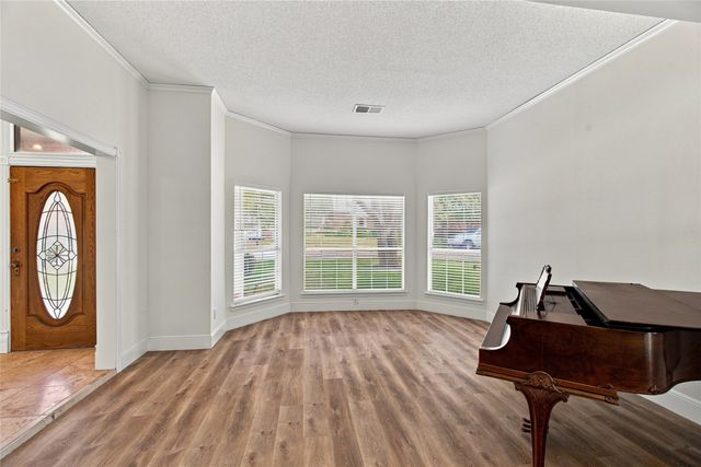 1205 Shannon Lane, Bedford, TX 76022