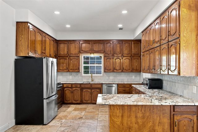 1205 Shannon Lane, Bedford, TX 76022