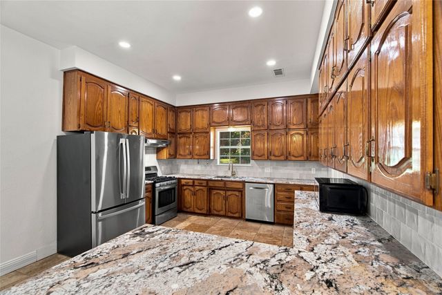 1205 Shannon Lane, Bedford, TX 76022