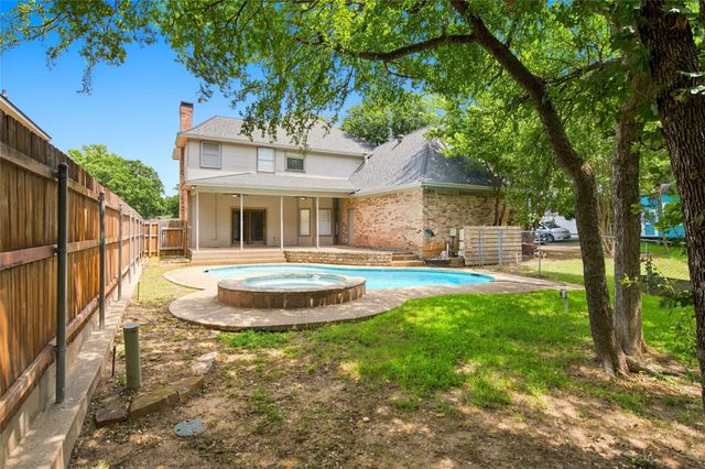 1205 Shannon Lane, Bedford, TX 76022