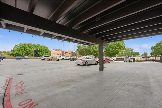 700 E 8th Street 14N, Kansas City, MO 64106