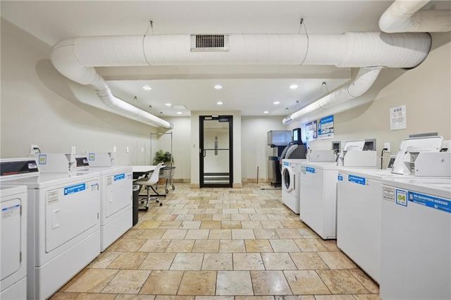 700 E 8th Street 14N, Kansas City, MO 64106
