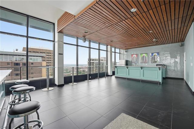 700 E 8th Street 14N, Kansas City, MO 64106
