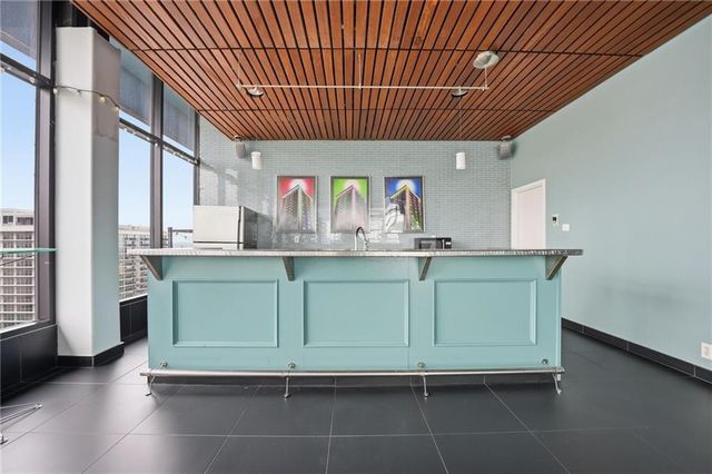 700 E 8th Street 14N, Kansas City, MO 64106