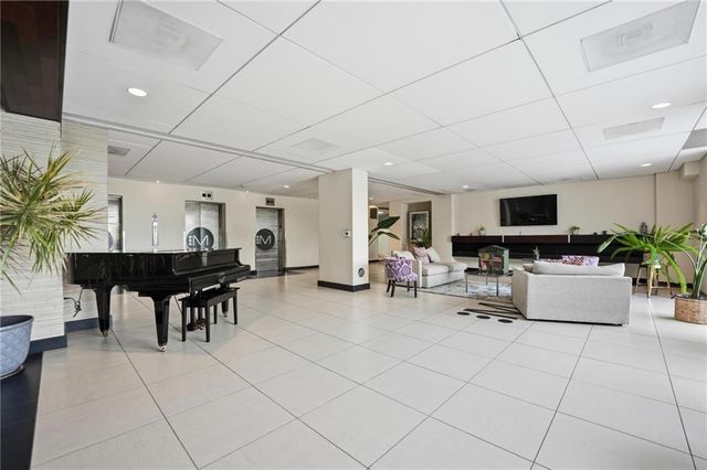 700 E 8th Street 14N, Kansas City, MO 64106