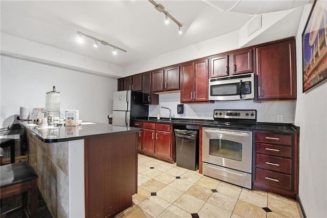 700 E 8th Street 14N, Kansas City, MO 64106