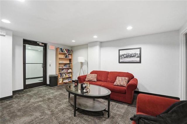 700 E 8th Street 14N, Kansas City, MO 64106