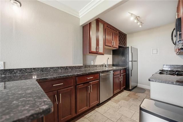 700 E 8th Street 14N, Kansas City, MO 64106