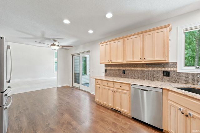 1103 Falcon Creek Parkway, Fort Wayne, IN 46845