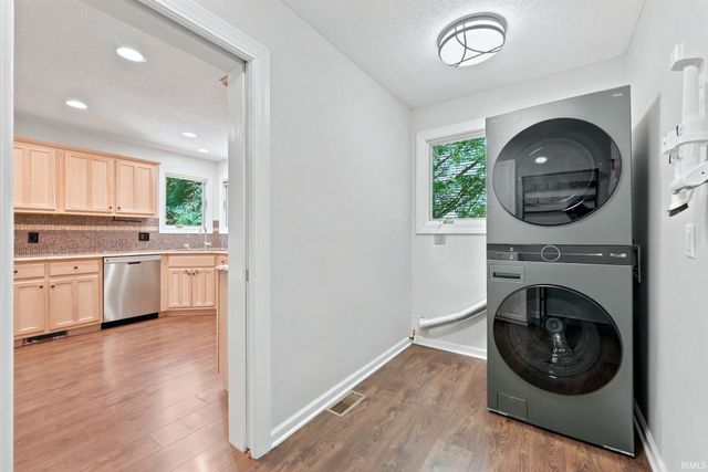 1103 Falcon Creek Parkway, Fort Wayne, IN 46845