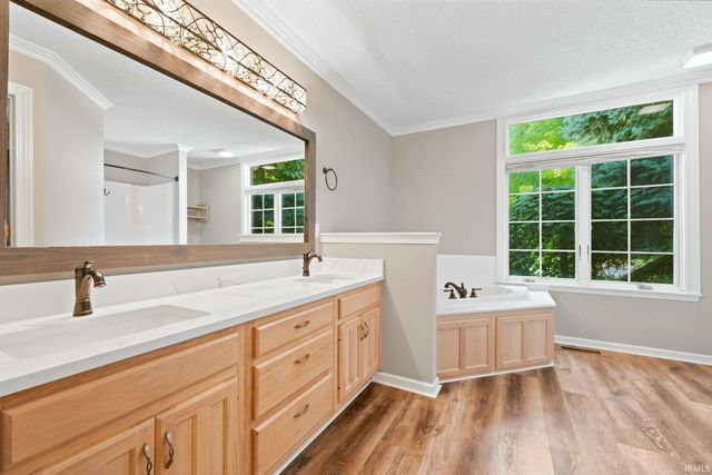 1103 Falcon Creek Parkway, Fort Wayne, IN 46845