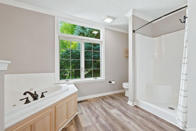 1103 Falcon Creek Parkway, Fort Wayne, IN 46845