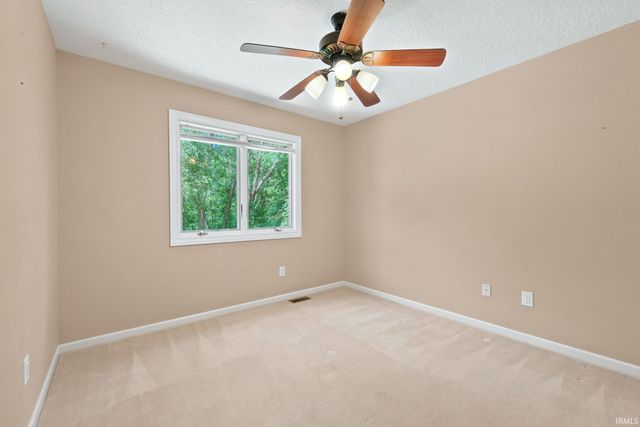 1103 Falcon Creek Parkway, Fort Wayne, IN 46845