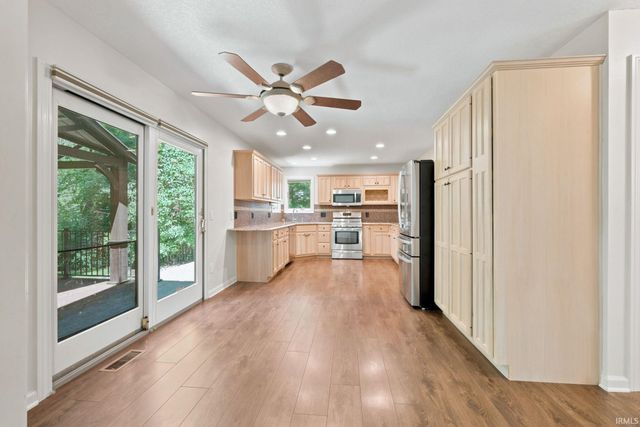 1103 Falcon Creek Parkway, Fort Wayne, IN 46845