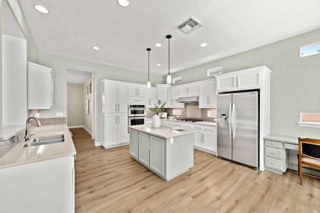 534 Sawka Dr, Auburn, CA 95603