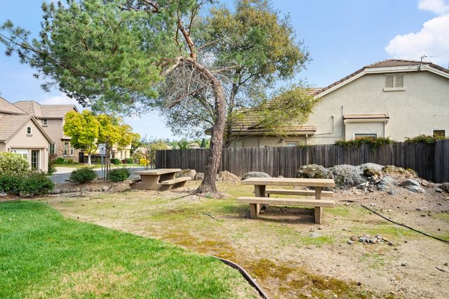 534 Sawka Dr, Auburn, CA 95603