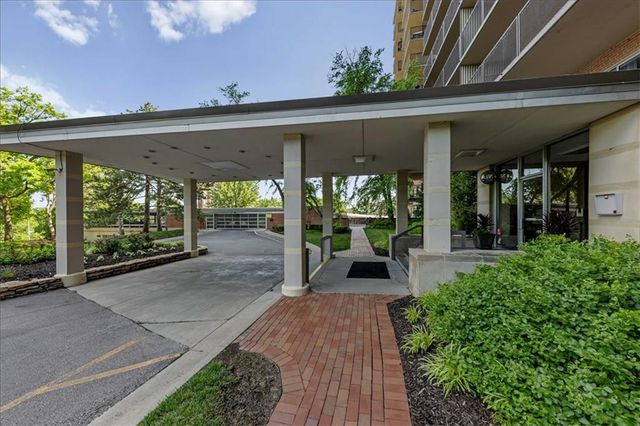 4550 Warwick Boulevard 213, Kansas City, MO 64111
