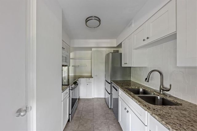 4550 Warwick Boulevard 213, Kansas City, MO 64111