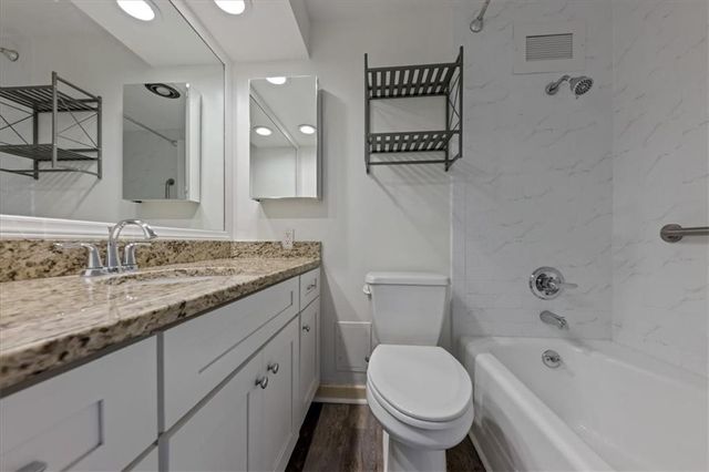 4550 Warwick Boulevard 213, Kansas City, MO 64111