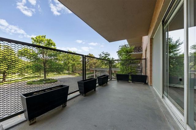 4550 Warwick Boulevard 213, Kansas City, MO 64111
