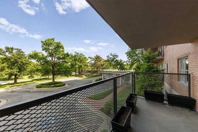 4550 Warwick Boulevard 213, Kansas City, MO 64111