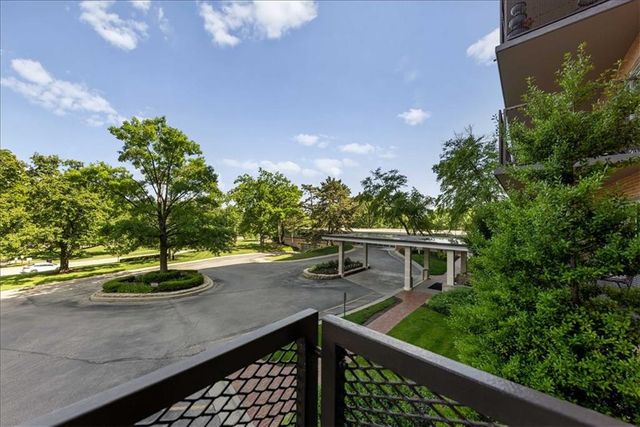 4550 Warwick Boulevard 213, Kansas City, MO 64111
