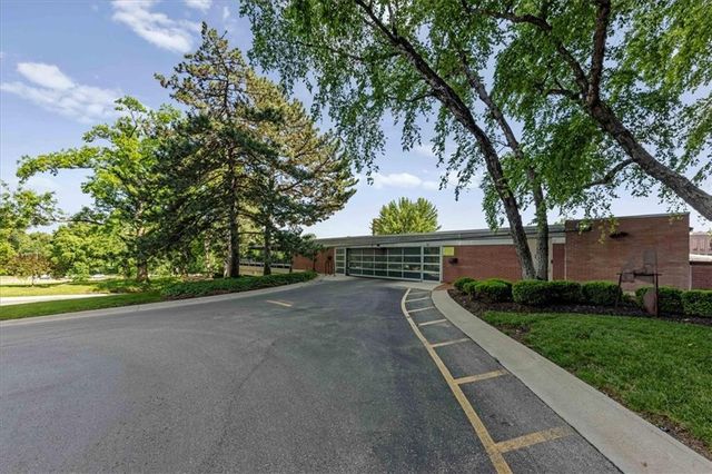 4550 Warwick Boulevard 213, Kansas City, MO 64111